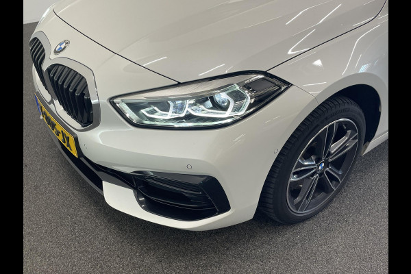 BMW 1-serie 118i Sportline Business Edition Automaat Navigatie Apple Carplay/Android Auto Camera Parkeersensoren Cruise Control Virtual Cockpit Sfeerverlichting Ledverlichting Climate Control Lichtmetalen velgen