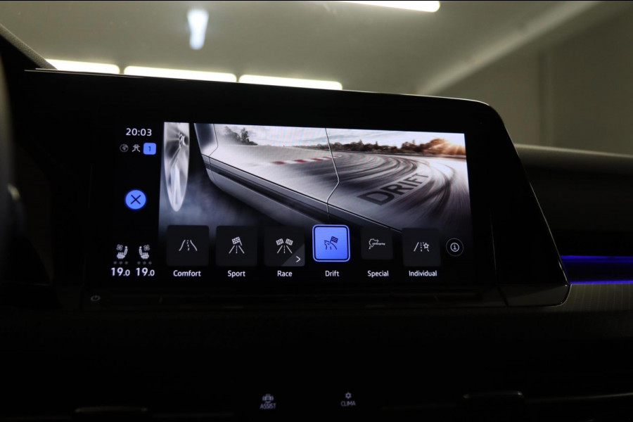 Volkswagen Golf 2.0 TSI R 4Motion PERFORMANCE /AKRA/PANO/HUD/IQ-LIGHT/H-K/BOMVOL