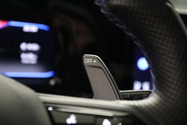 Volkswagen Golf 2.0 TSI R 4Motion PERFORMANCE /AKRA/PANO/HUD/IQ-LIGHT/H-K/BOMVOL