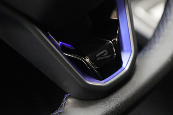 Volkswagen Golf 2.0 TSI R 4Motion PERFORMANCE /AKRA/PANO/HUD/IQ-LIGHT/H-K/BOMVOL