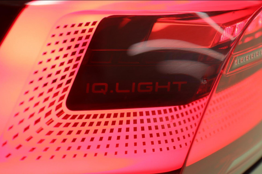 Volkswagen Golf 2.0 TSI R 4Motion PERFORMANCE /AKRA/PANO/HUD/IQ-LIGHT/H-K/BOMVOL