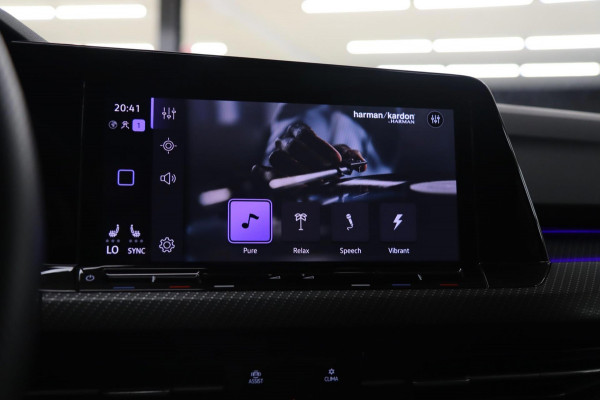 Volkswagen Golf 2.0 TSI R 4Motion PERFORMANCE /AKRA/PANO/HUD/IQ-LIGHT/H-K/BOMVOL