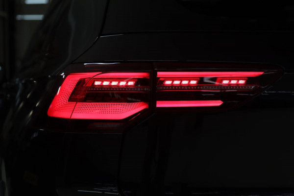 Volkswagen Golf 2.0 TSI R 4Motion PERFORMANCE /AKRA/PANO/HUD/IQ-LIGHT/H-K/BOMVOL