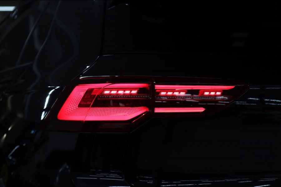 Volkswagen Golf 2.0 TSI R 4Motion PERFORMANCE /AKRA/PANO/HUD/IQ-LIGHT/H-K/BOMVOL