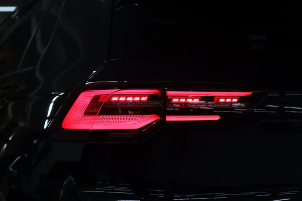 Volkswagen Golf 2.0 TSI R 4Motion PERFORMANCE /AKRA/PANO/HUD/IQ-LIGHT/H-K/BOMVOL