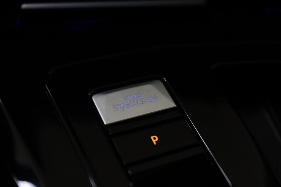 Volkswagen Golf 2.0 TSI R 4Motion PERFORMANCE /AKRA/PANO/HUD/IQ-LIGHT/H-K/BOMVOL