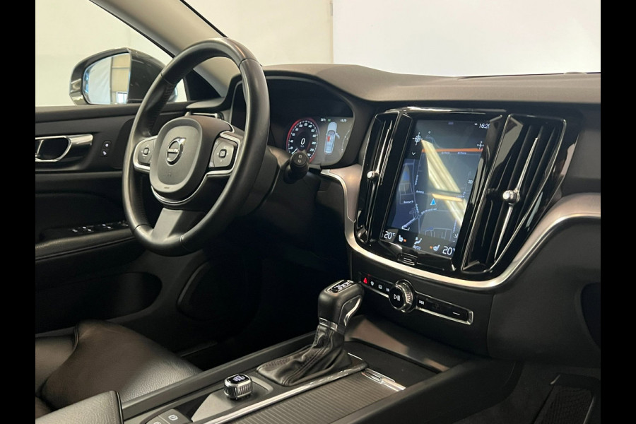 Volvo V60 2.0 T5 Momentum / NL-auto / CarPlay / Leder / Trekhaak