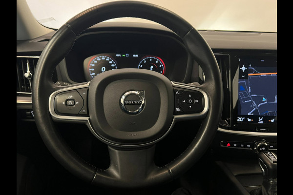 Volvo V60 2.0 T5 Momentum / NL-auto / CarPlay / Leder / Trekhaak