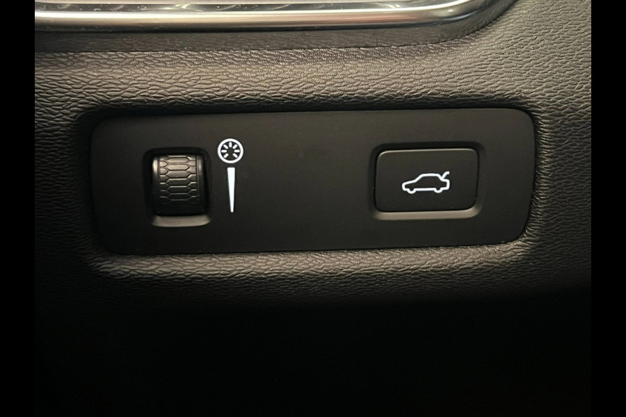 Volvo V60 2.0 T5 Momentum / NL-auto / CarPlay / Leder / Trekhaak