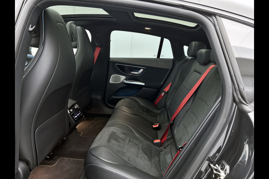 Mercedes-Benz EQE AMG 43 4MATIC 90 kWh(Goed OnderH, Panorama, 360 Camera, SfeerVerlichting, Massage Stoelen, StoelV, Lane A, Etc)