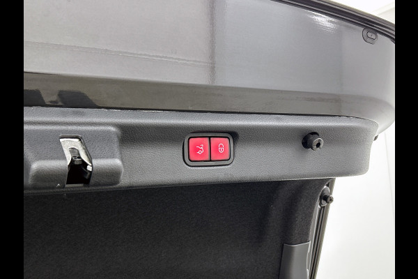 Mercedes-Benz EQE AMG 43 4MATIC 90 kWh(Goed OnderH, Panorama, 360 Camera, SfeerVerlichting, Massage Stoelen, StoelV, Lane A, Etc)