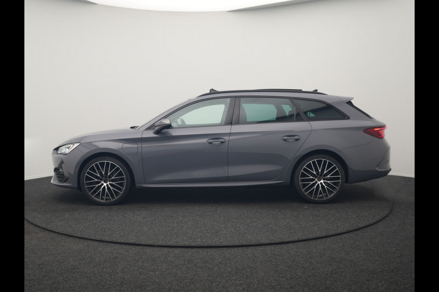 CUPRA Leon 1.4 e-Hybrid VZ Copper Edition PHEV 245pk Dealer O.H PHEV | Panodak | Adaptive Cruise | Sportstoelen Memory & Verwarmd | Sfeerverlichting | Apple Carplay | Blis | Keyless | Stuur Verwarmd | Navigatie | Virtual | DAB | Plug In Hybrid