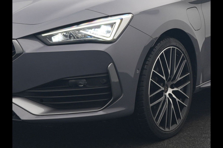 CUPRA Leon 1.4 e-Hybrid VZ Copper Edition PHEV 245pk Dealer O.H PHEV | Panodak | Adaptive Cruise | Sportstoelen Memory & Verwarmd | Sfeerverlichting | Apple Carplay | Blis | Keyless | Stuur Verwarmd | Navigatie | Virtual | DAB | Plug In Hybrid