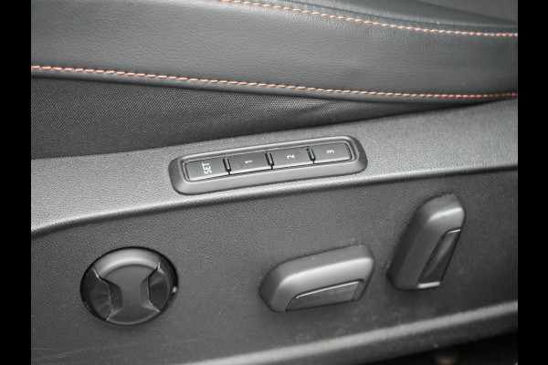 CUPRA Leon 1.4 e-Hybrid VZ Copper Edition PHEV 245pk Dealer O.H PHEV | Panodak | Adaptive Cruise | Sportstoelen Memory & Verwarmd | Sfeerverlichting | Apple Carplay | Blis | Keyless | Stuur Verwarmd | Navigatie | Virtual | DAB | Plug In Hybrid