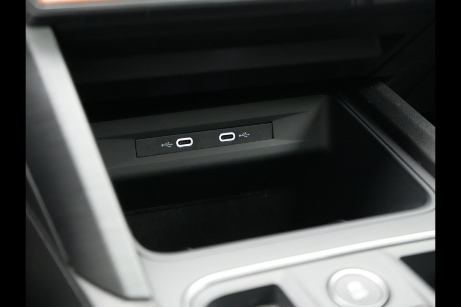 CUPRA Leon 1.4 e-Hybrid VZ Copper Edition PHEV 245pk Dealer O.H PHEV | Panodak | Adaptive Cruise | Sportstoelen Memory & Verwarmd | Sfeerverlichting | Apple Carplay | Blis | Keyless | Stuur Verwarmd | Navigatie | Virtual | DAB | Plug In Hybrid