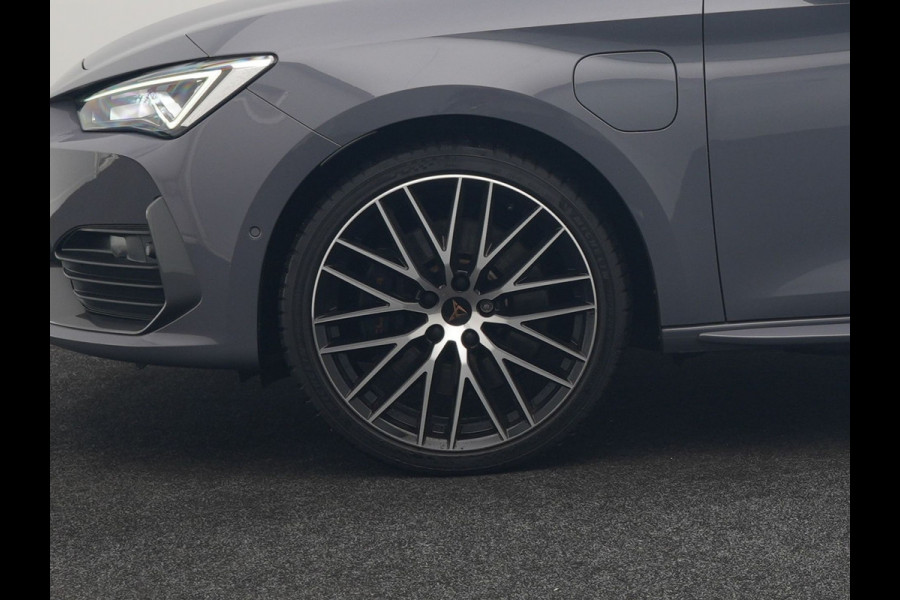 CUPRA Leon 1.4 e-Hybrid VZ Copper Edition PHEV 245pk Dealer O.H PHEV | Panodak | Adaptive Cruise | Sportstoelen Memory & Verwarmd | Sfeerverlichting | Apple Carplay | Blis | Keyless | Stuur Verwarmd | Navigatie | Virtual | DAB | Plug In Hybrid