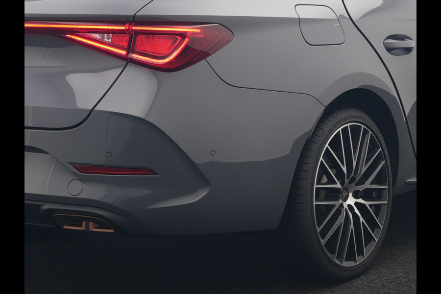 CUPRA Leon 1.4 e-Hybrid VZ Copper Edition PHEV 245pk Dealer O.H PHEV | Panodak | Adaptive Cruise | Sportstoelen Memory & Verwarmd | Sfeerverlichting | Apple Carplay | Blis | Keyless | Stuur Verwarmd | Navigatie | Virtual | DAB | Plug In Hybrid