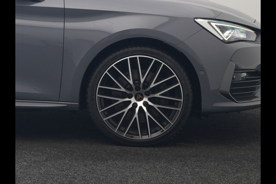 CUPRA Leon 1.4 e-Hybrid VZ Copper Edition PHEV 245pk Dealer O.H PHEV | Panodak | Adaptive Cruise | Sportstoelen Memory & Verwarmd | Sfeerverlichting | Apple Carplay | Blis | Keyless | Stuur Verwarmd | Navigatie | Virtual | DAB | Plug In Hybrid