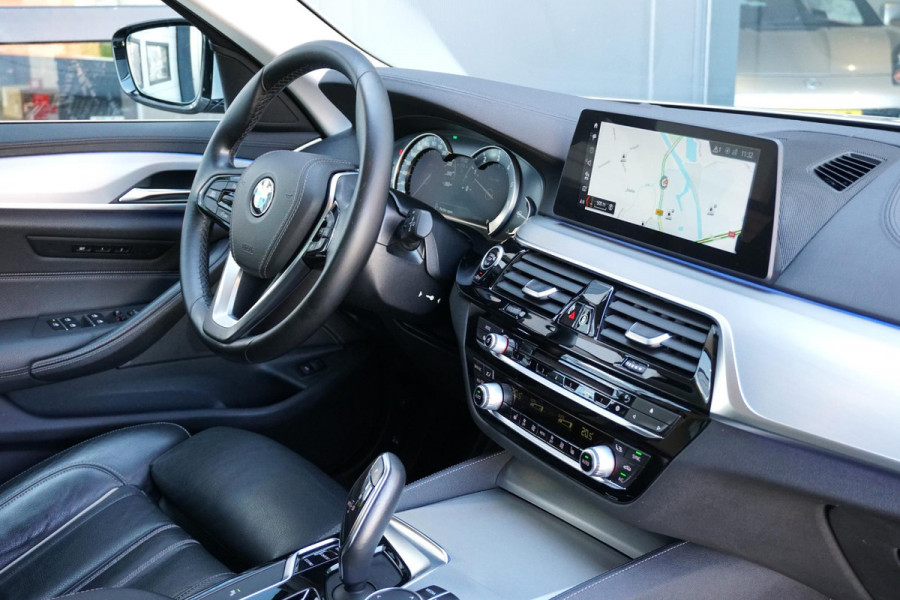 BMW 5 Serie Touring 520i High Executive *NL AUTO / DEALER OH* + MEMORY / HEAD-UP