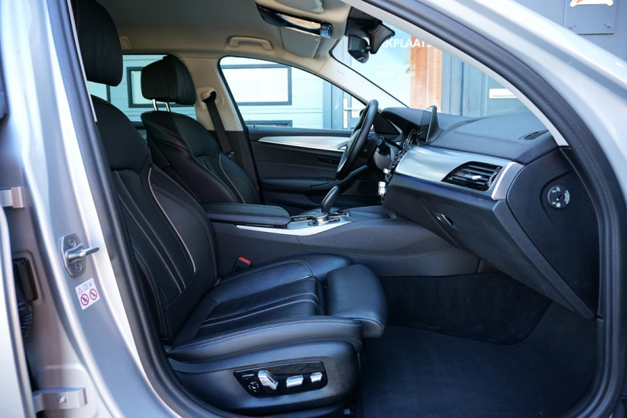 BMW 5 Serie Touring 520i High Executive *NL AUTO / DEALER OH* + MEMORY / HEAD-UP