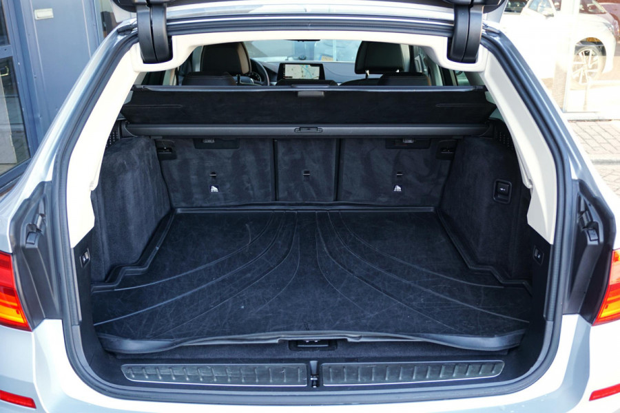 BMW 5 Serie Touring 520i High Executive *NL AUTO / DEALER OH* + MEMORY / HEAD-UP