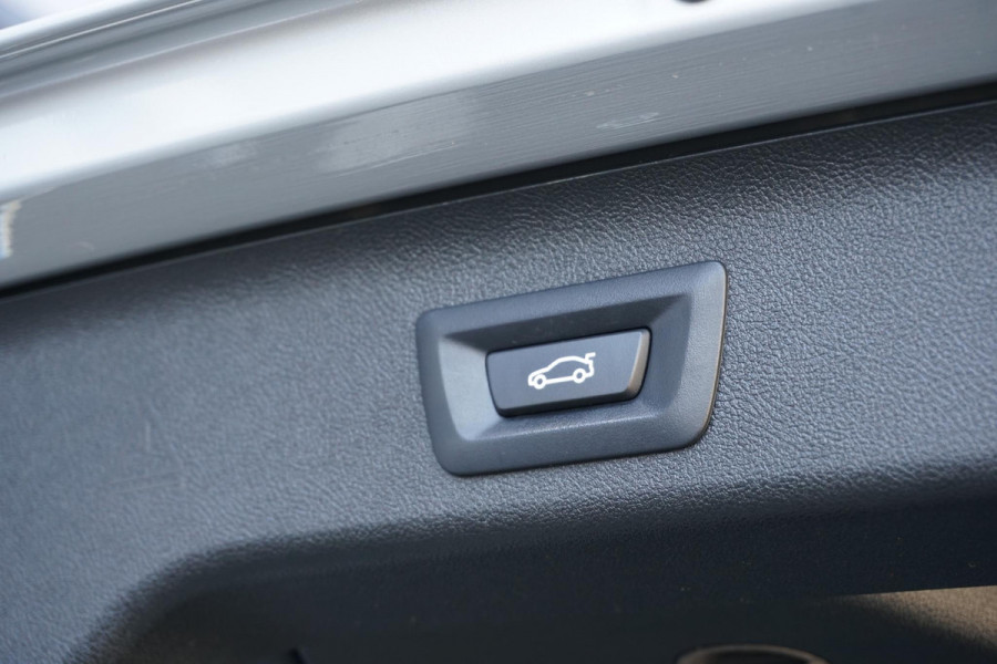 BMW 5 Serie Touring 520i High Executive *NL AUTO / DEALER OH* + MEMORY / HEAD-UP