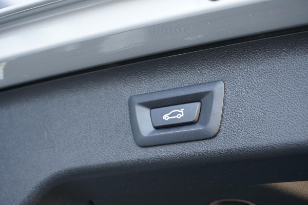 BMW 5 Serie Touring 520i High Executive *NL AUTO / DEALER OH* + MEMORY / HEAD-UP