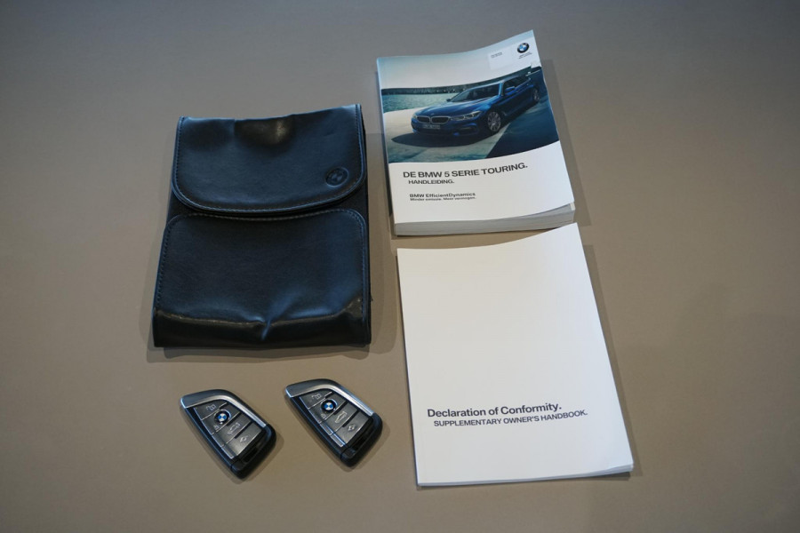 BMW 5 Serie Touring 520i High Executive *NL AUTO / DEALER OH* + MEMORY / HEAD-UP