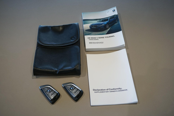 BMW 5 Serie Touring 520i High Executive *NL AUTO / DEALER OH* + MEMORY / HEAD-UP