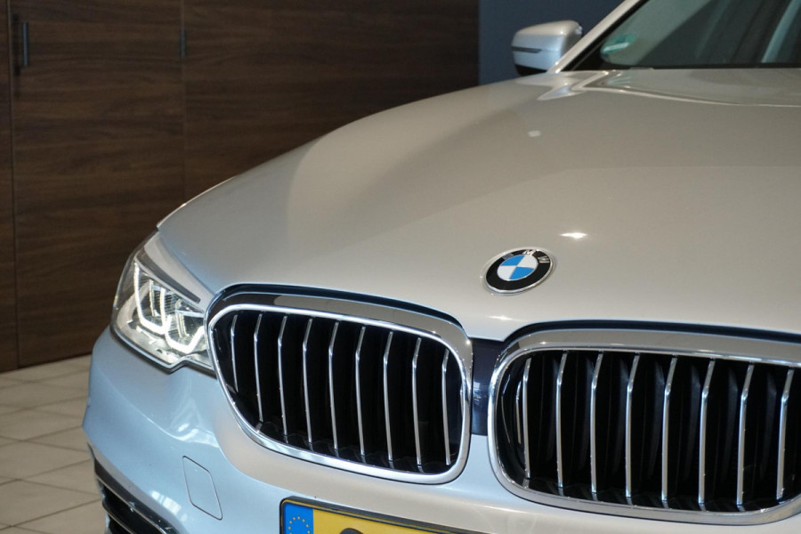 BMW 5 Serie Touring 520i High Executive *NL AUTO / DEALER OH* + MEMORY / HEAD-UP