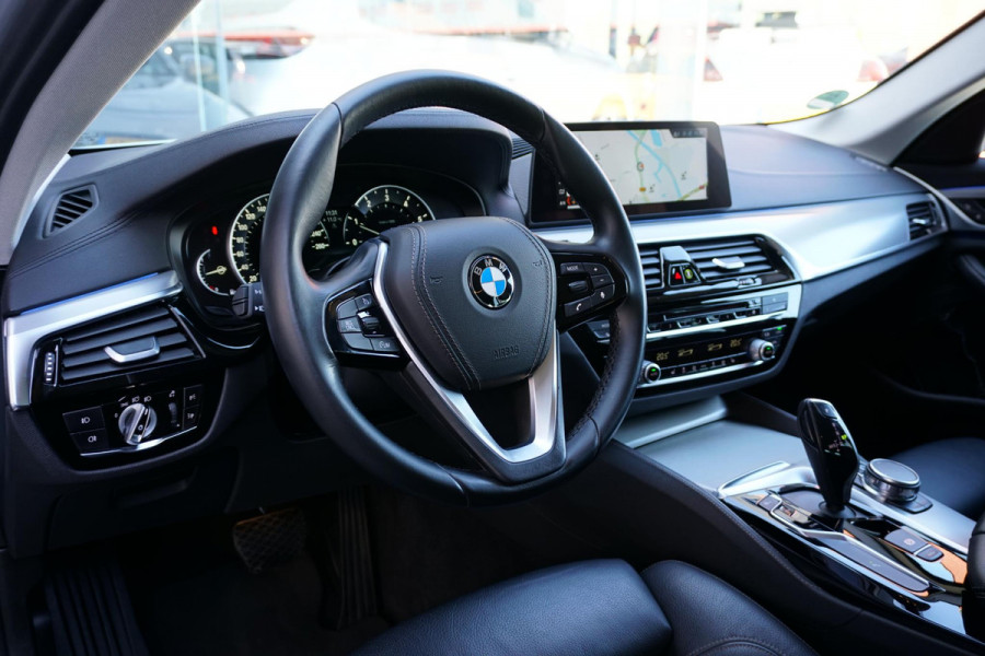 BMW 5 Serie Touring 520i High Executive *NL AUTO / DEALER OH* + MEMORY / HEAD-UP