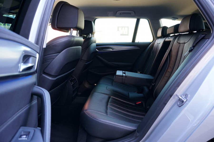 BMW 5 Serie Touring 520i High Executive *NL AUTO / DEALER OH* + MEMORY / HEAD-UP