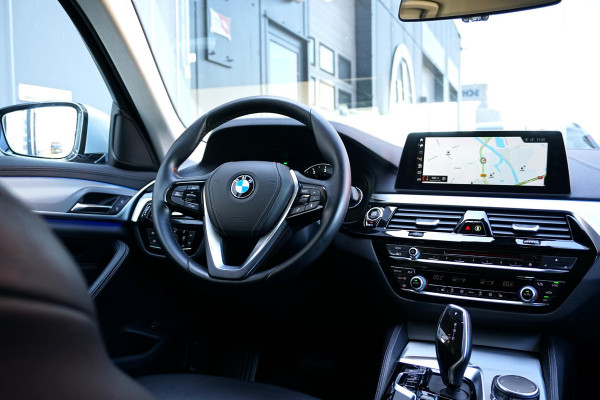 BMW 5 Serie Touring 520i High Executive *NL AUTO / DEALER OH* + MEMORY / HEAD-UP