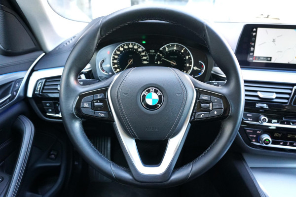 BMW 5 Serie Touring 520i High Executive *NL AUTO / DEALER OH* + MEMORY / HEAD-UP