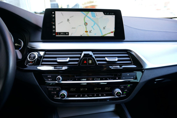 BMW 5 Serie Touring 520i High Executive *NL AUTO / DEALER OH* + MEMORY / HEAD-UP