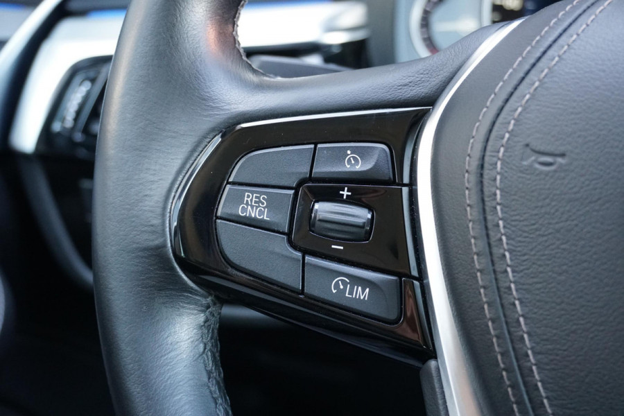 BMW 5 Serie Touring 520i High Executive *NL AUTO / DEALER OH* + MEMORY / HEAD-UP