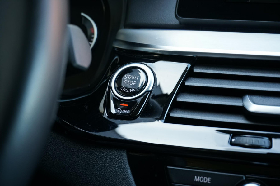 BMW 5 Serie Touring 520i High Executive *NL AUTO / DEALER OH* + MEMORY / HEAD-UP