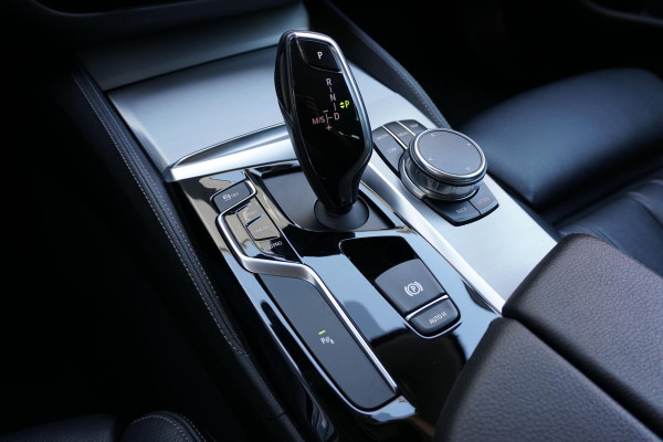 BMW 5 Serie Touring 520i High Executive *NL AUTO / DEALER OH* + MEMORY / HEAD-UP