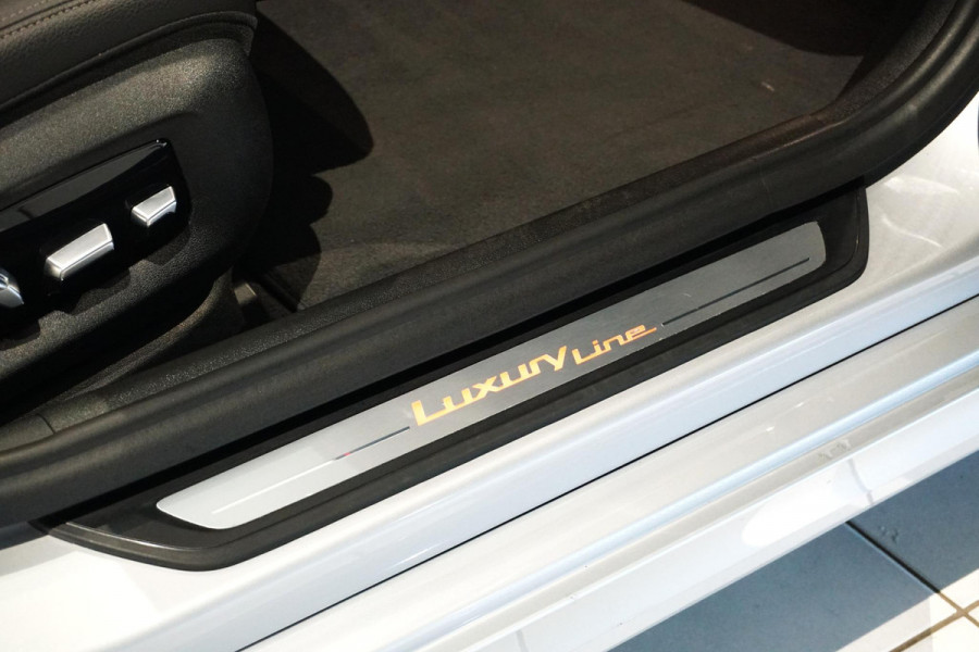 BMW 5 Serie Touring 520i High Executive *NL AUTO / DEALER OH* + MEMORY / HEAD-UP