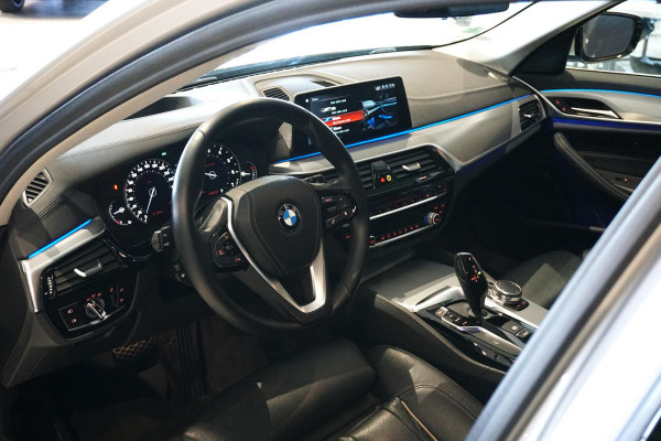 BMW 5 Serie Touring 520i High Executive *NL AUTO / DEALER OH* + MEMORY / HEAD-UP