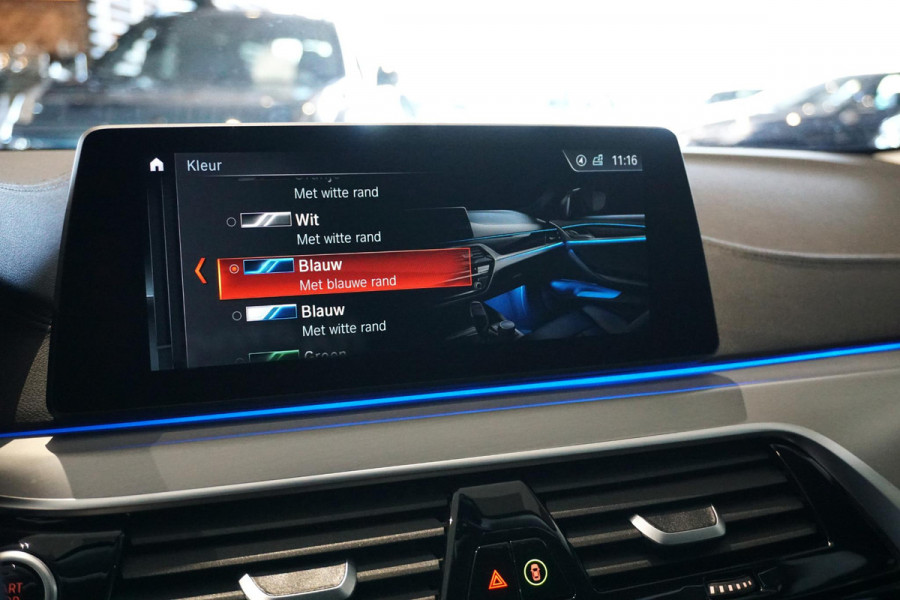 BMW 5 Serie Touring 520i High Executive *NL AUTO / DEALER OH* + MEMORY / HEAD-UP