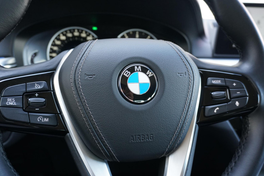 BMW 5 Serie Touring 520i High Executive *NL AUTO / DEALER OH* + MEMORY / HEAD-UP