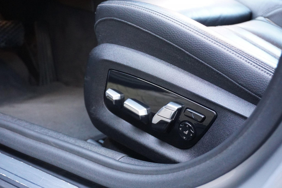 BMW 5 Serie Touring 520i High Executive *NL AUTO / DEALER OH* + MEMORY / HEAD-UP