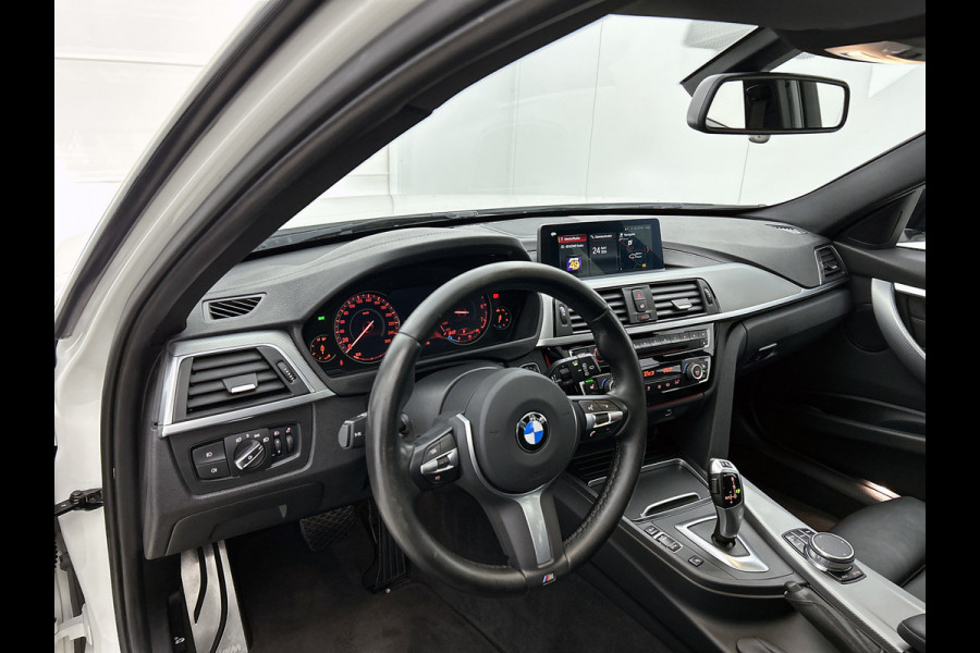 BMW 3 Serie Touring 320i Edition M Sport Shadow Executive(NL-auto, Dealer OnderH, Panorama, Camera, StoelV, Climate Con, NaviProf)