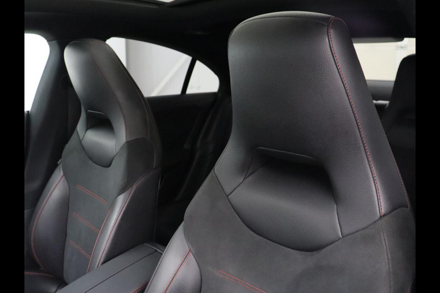 Mercedes-Benz CLA-Klasse 180 AMG Line | Panoramadak | Carplay | Leder/Alcantara | Stoelverwarming | Navigatie | Keyless | Camera | Full LED | Sportstoelen | Widescreen | Sfeerverlichting | Climate control