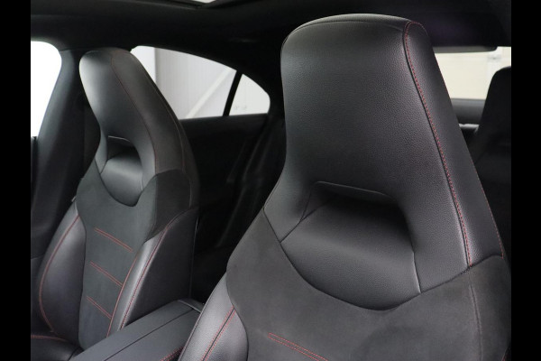Mercedes-Benz CLA-Klasse 180 AMG Line | Panoramadak | Carplay | Leder/Alcantara | Stoelverwarming | Navigatie | Keyless | Camera | Full LED | Sportstoelen | Widescreen | Sfeerverlichting | Climate control
