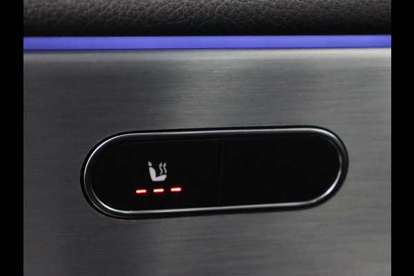 Mercedes-Benz CLA-Klasse 180 AMG Line | Panoramadak | Carplay | Leder/Alcantara | Stoelverwarming | Navigatie | Keyless | Camera | Full LED | Sportstoelen | Widescreen | Sfeerverlichting | Climate control