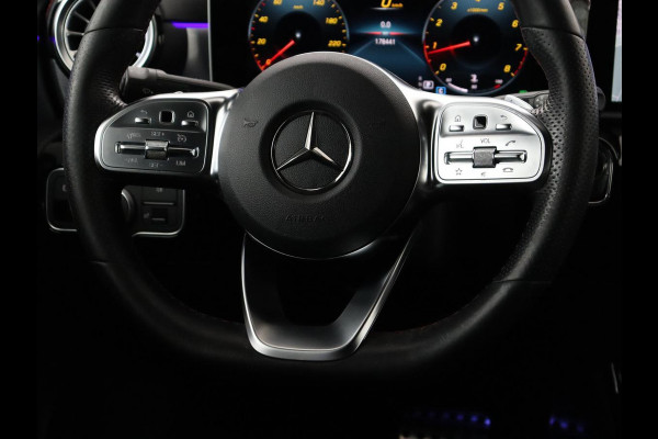Mercedes-Benz CLA-Klasse 180 AMG Line | Panoramadak | Carplay | Leder/Alcantara | Stoelverwarming | Navigatie | Keyless | Camera | Full LED | Sportstoelen | Widescreen | Sfeerverlichting | Climate control