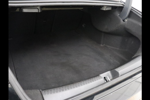 Mercedes-Benz CLA-Klasse 180 AMG Line | Panoramadak | Carplay | Leder/Alcantara | Stoelverwarming | Navigatie | Keyless | Camera | Full LED | Sportstoelen | Widescreen | Sfeerverlichting | Climate control