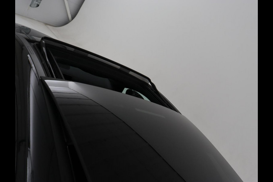 Mercedes-Benz CLA-Klasse 180 AMG Line | Panoramadak | Carplay | Leder/Alcantara | Stoelverwarming | Navigatie | Keyless | Camera | Full LED | Sportstoelen | Widescreen | Sfeerverlichting | Climate control